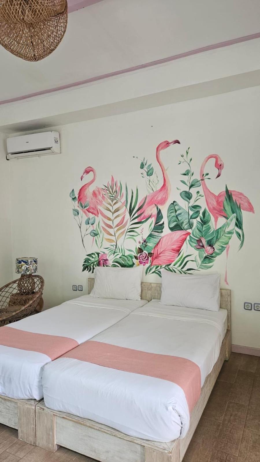 Flamingo Hotel Джили Трауанган Екстериор снимка